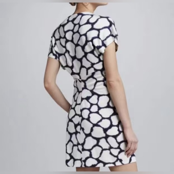 Diane Von Furstenberg Size 4 Natalie 100% Silk Mini Dress Navy Blue White Classy - Picture 2 of 11